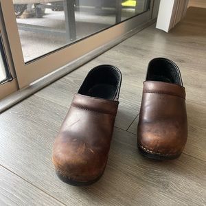 Brown leather dansko size 38 (8.5-9)